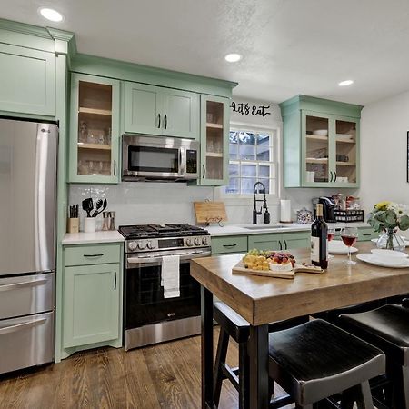 Southern Charm - Near Main With Hot Tub Fredericksburg Buitenkant foto