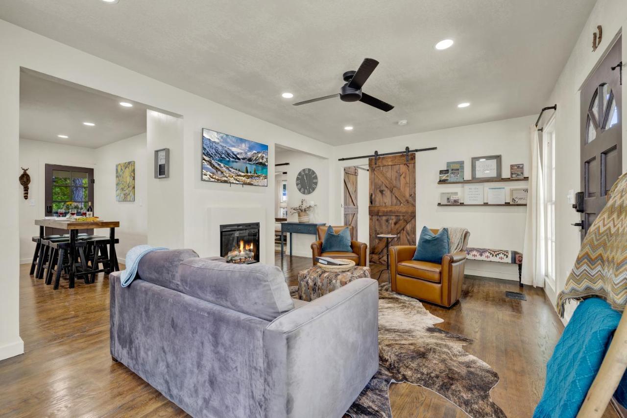 Southern Charm - Near Main With Hot Tub Fredericksburg Buitenkant foto