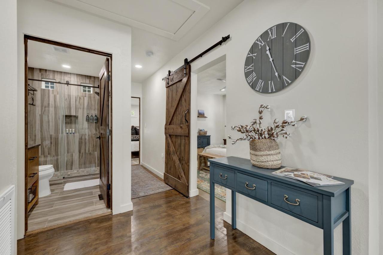 Southern Charm - Near Main With Hot Tub Fredericksburg Buitenkant foto